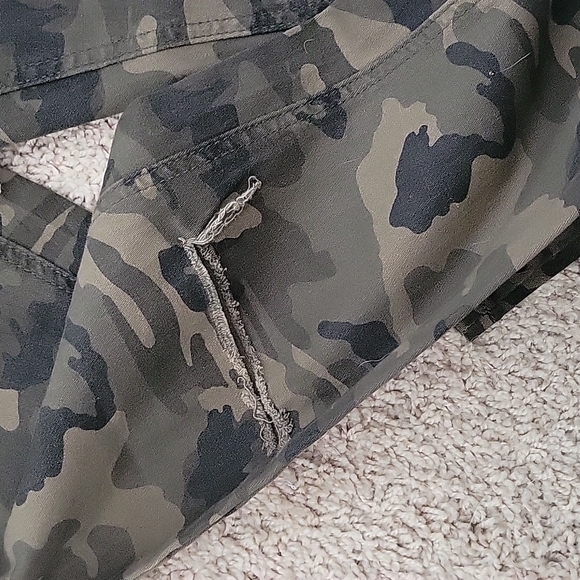 Fashion Nova elastic army print pants - Picture 2 of 3